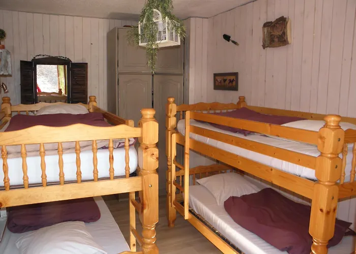 Hostel Les Terres Blanches De Méolans