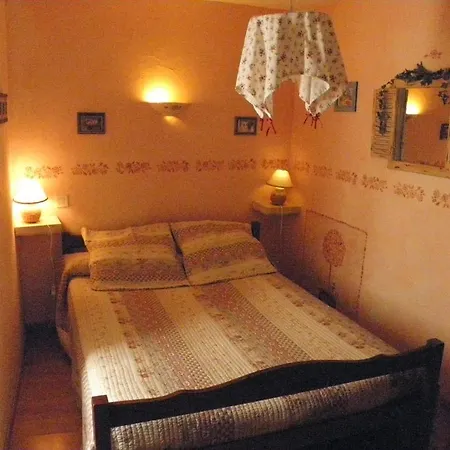 Hostel Les Terres Blanches De Méolans